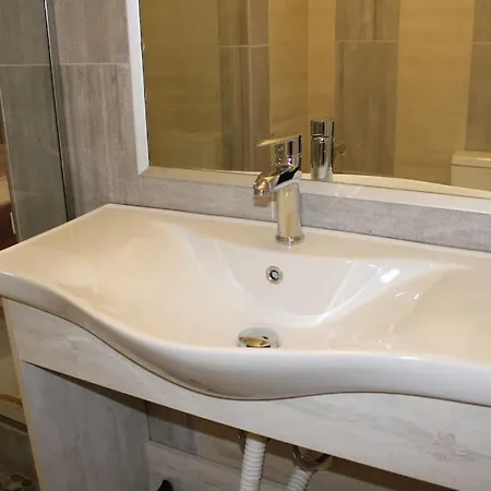 Apartamento Downtown With Self Check-in 24/7. Tirana