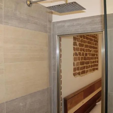 Downtown With Self Check-in 24/7. Apartamento Tirana